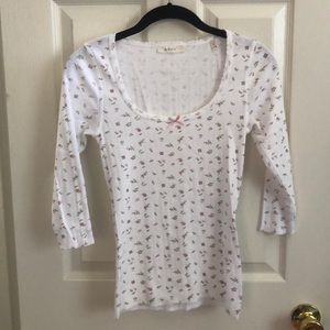 Doen Three-Quarter Sleeve Floral Tee